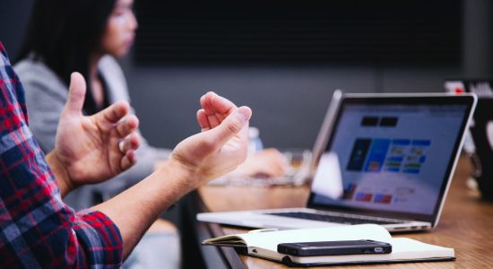 Rental Laptop untuk Presentasi Bisnis Saat Standar Makin Tinggi