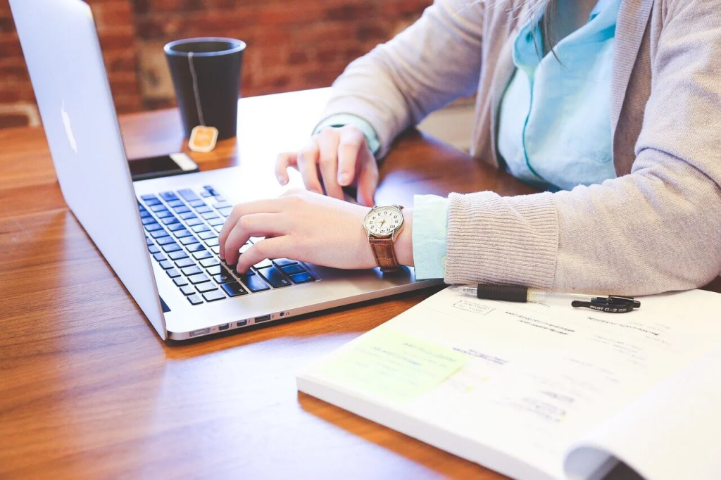 Angka Realistis Investasi Perangkat vs Strategi Cara Pilih Laptop Editing