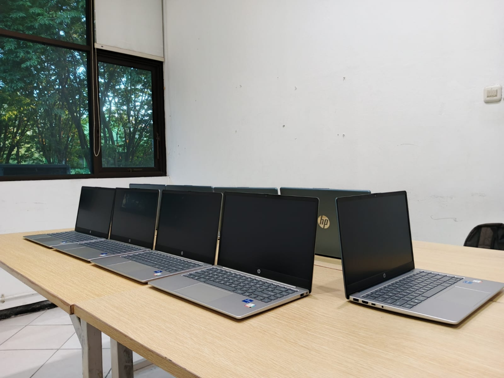 Angka Riil Penghematan Anggaran Saat Pilih Sewa Laptop Acara Perusahaan