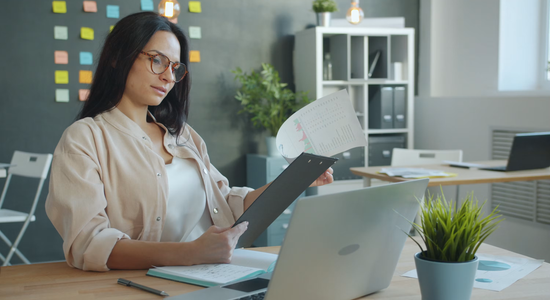 Risiko Biaya Tersembunyi Saat Pilih Sewa Laptop Jaten Murah